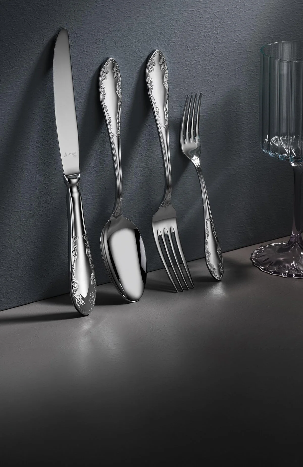 Gallery Crystal mağazalarında cebindeki 125 Hediye Paracık'la 2.500 TL ve üzeri alışverişinde 125 TL, 5.000 TL ve üzeri alışverişlerinde 250 TL, 10.000 TL ve üzerine 500 TL, 15.000 TL ve üzerine 750 TL daha az öde.
